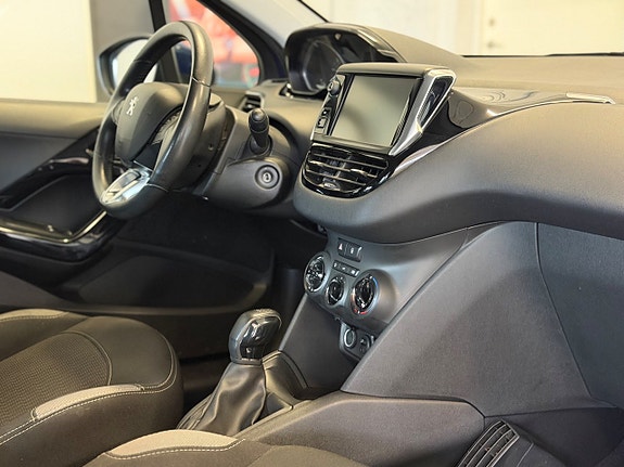 Peugeot 208 11 of 13