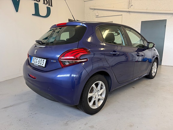 Peugeot 208 4 of 13