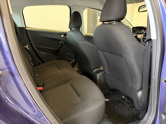 Peugeot 208 8 of 13