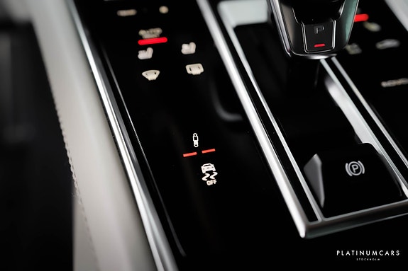 Porsche Panamera 4 13 of 25