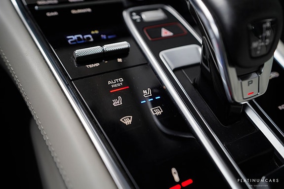 Porsche Panamera 4 16 of 21