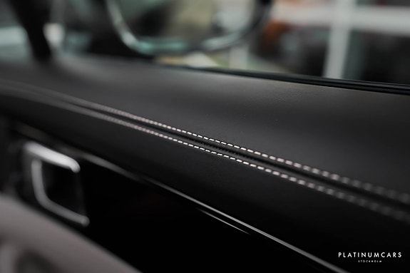 Porsche Panamera 4 16 of 25