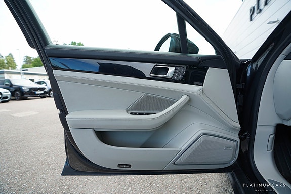 Porsche Panamera 4 14 of 21