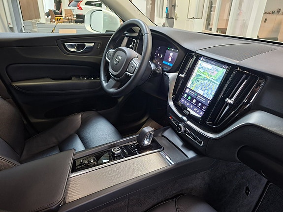 Volvo XC60 8 of 23