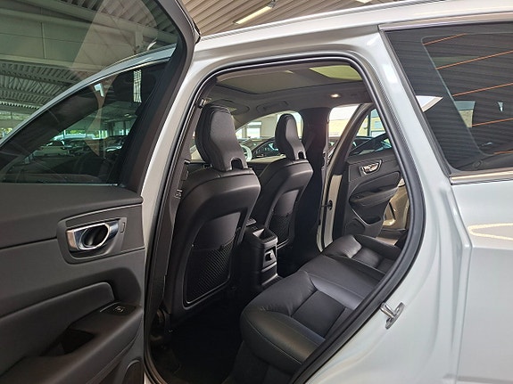 Volvo XC60 11 of 23