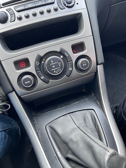 Peugeot 308 2 of 15