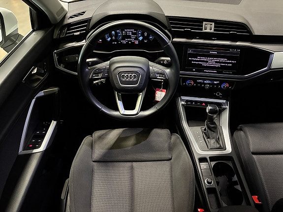 Audi Q3 21 of 29