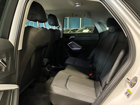 Audi Q3 19 of 29