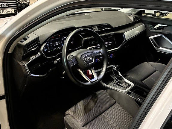 Audi Q3 18 of 29
