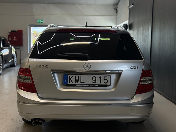 Mercedes-Benz C220 23 of 24