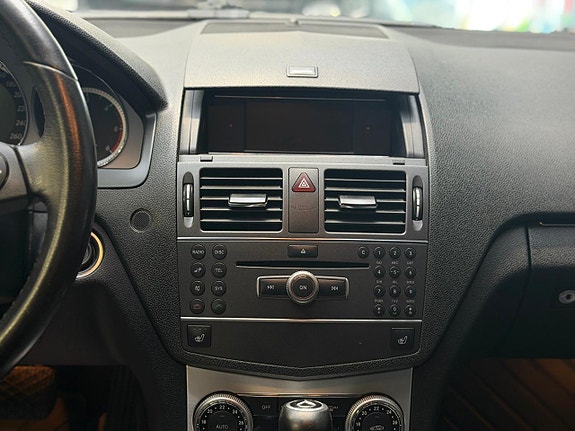 Mercedes-Benz C220 11 of 24