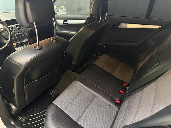 Mercedes-Benz C220 17 of 24