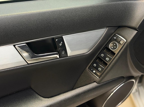 Mercedes-Benz C220 15 of 24