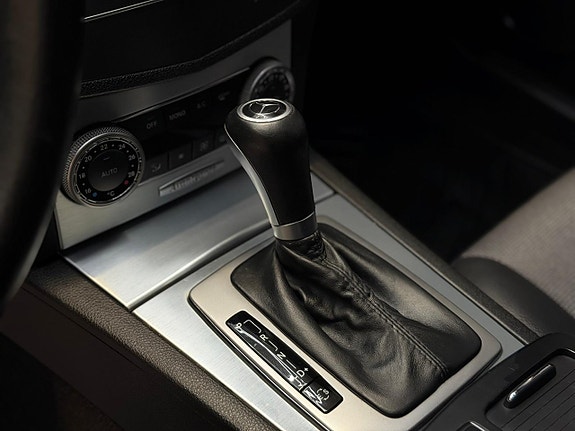 Mercedes-Benz C220 13 of 24