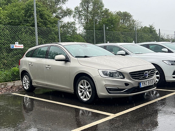 Volvo V60 2 of 10