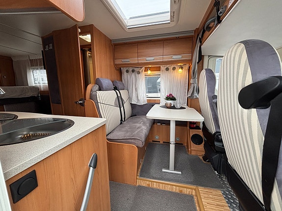 Dethleffs Advantage I 6951 Queenbed - Taksäng - Takfläkt - Rymlig - Ny Kamrem 9 of 17