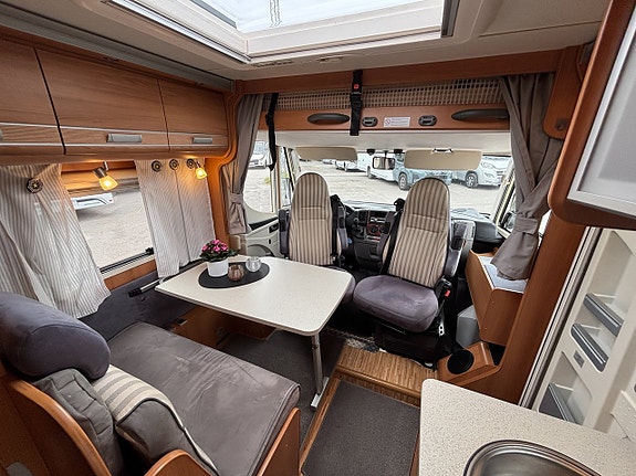 Dethleffs Advantage I 6951 Queenbed - Taksäng - Takfläkt - Rymlig - Ny Kamrem 13 of 17