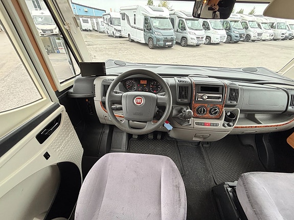 Dethleffs Advantage I 6951 Queenbed - Taksäng - Takfläkt - Rymlig - Ny Kamrem 10 of 17