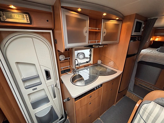 Dethleffs Advantage I 6951 Queenbed - Taksäng - Takfläkt - Rymlig - Ny Kamrem 14 of 17