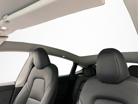 Tesla Model Y 13 of 30