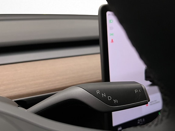 Tesla Model Y 18 of 30