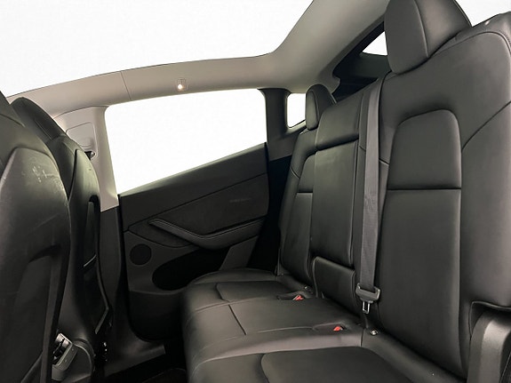 Tesla Model Y 29 of 30