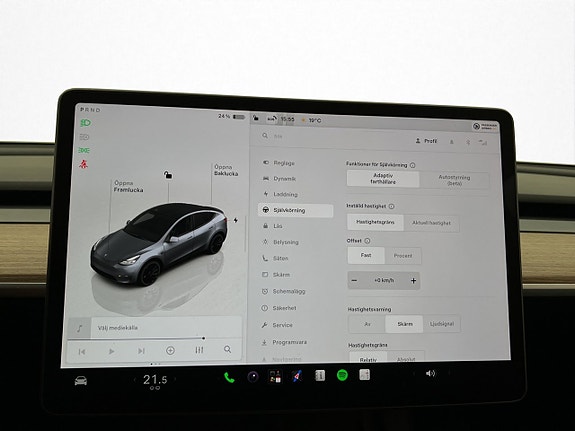 Tesla Model Y 24 of 30