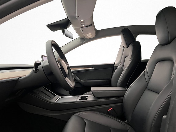 Tesla Model Y 12 of 30