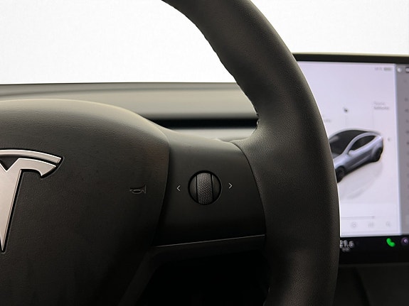 Tesla Model Y 17 of 30