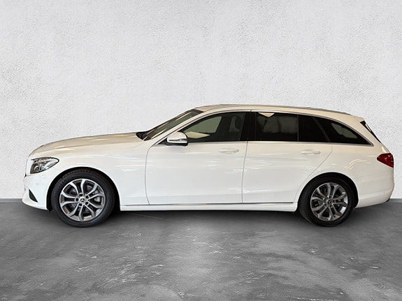 Mercedes-Benz C220 d 2 of 26