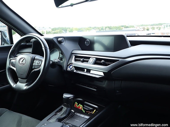 Lexus UX250h 7 of 24