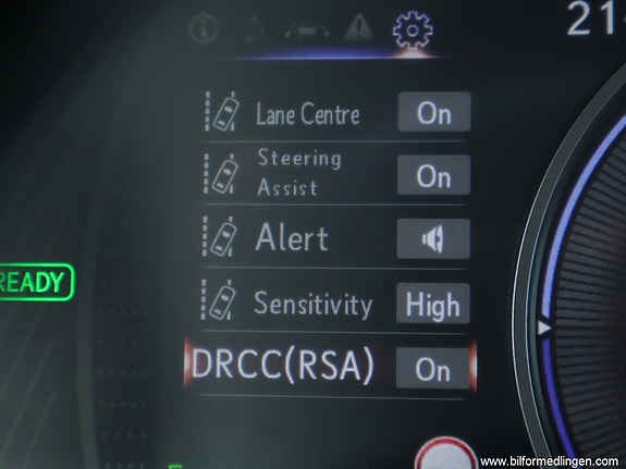 Lexus UX250h 12 of 24