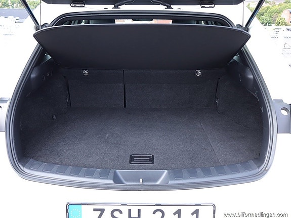 Lexus UX250h 20 of 24