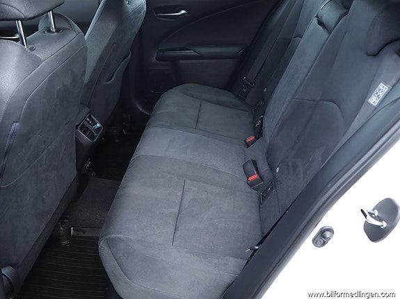 Lexus UX250h 8 of 24