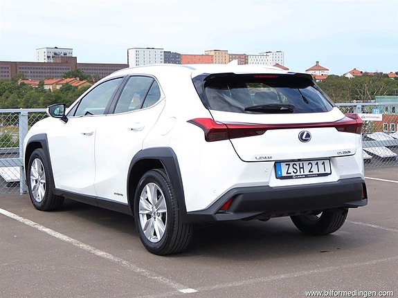 Lexus UX250h 3 of 24