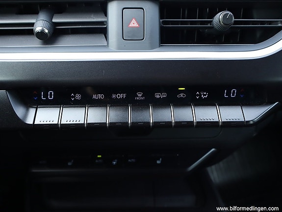 Lexus UX250h 19 of 24