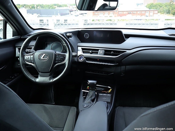 Lexus UX250h 6 of 24