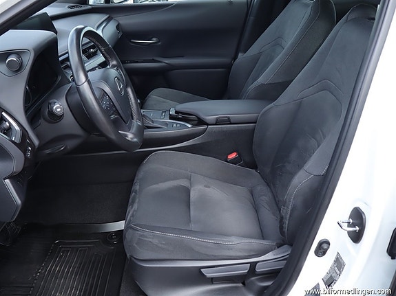 Lexus UX250h 5 of 24