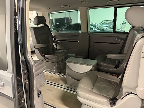 Volkswagen Multivan 7 of 14