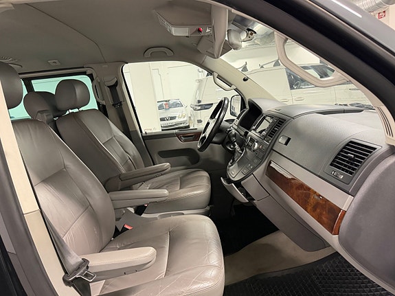 Volkswagen Multivan 8 of 14