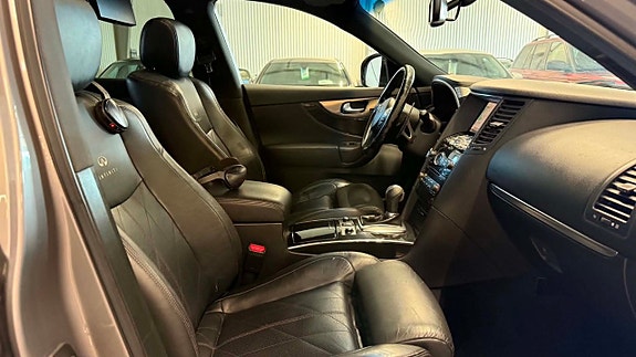 Infiniti FX30D 29 of 30