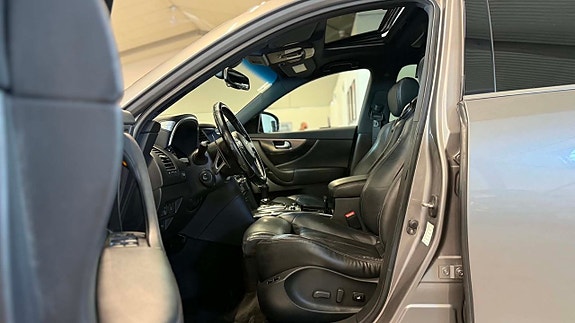 Infiniti FX30D 23 of 30