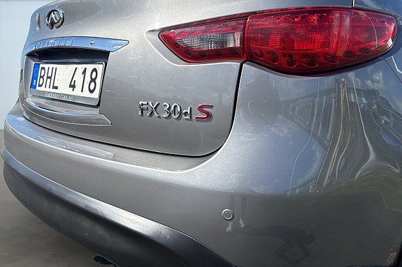 Infiniti FX30D 11 of 30