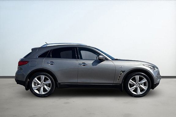Infiniti FX30D 6 of 30