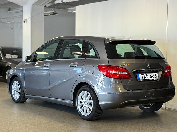 Mercedes-Benz B180 5 of 11