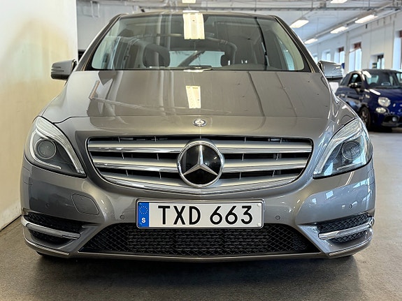 Mercedes-Benz B180 3 of 11