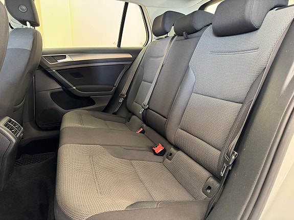 Volkswagen Golf VII 8 of 10