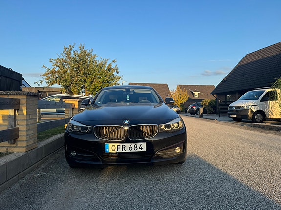 BMW 318d 2 of 12