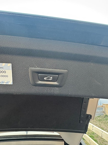 BMW 318d 8 of 12