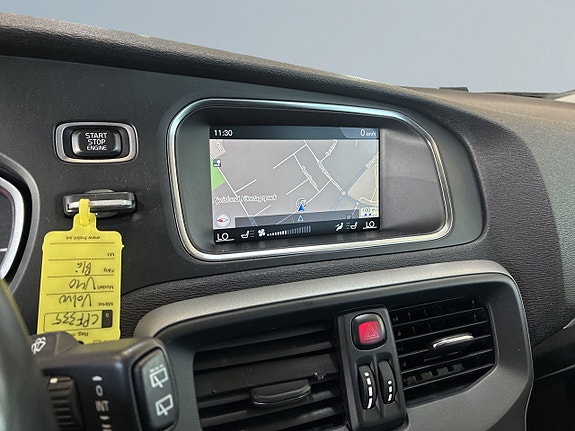 Volvo V40 12 of 28